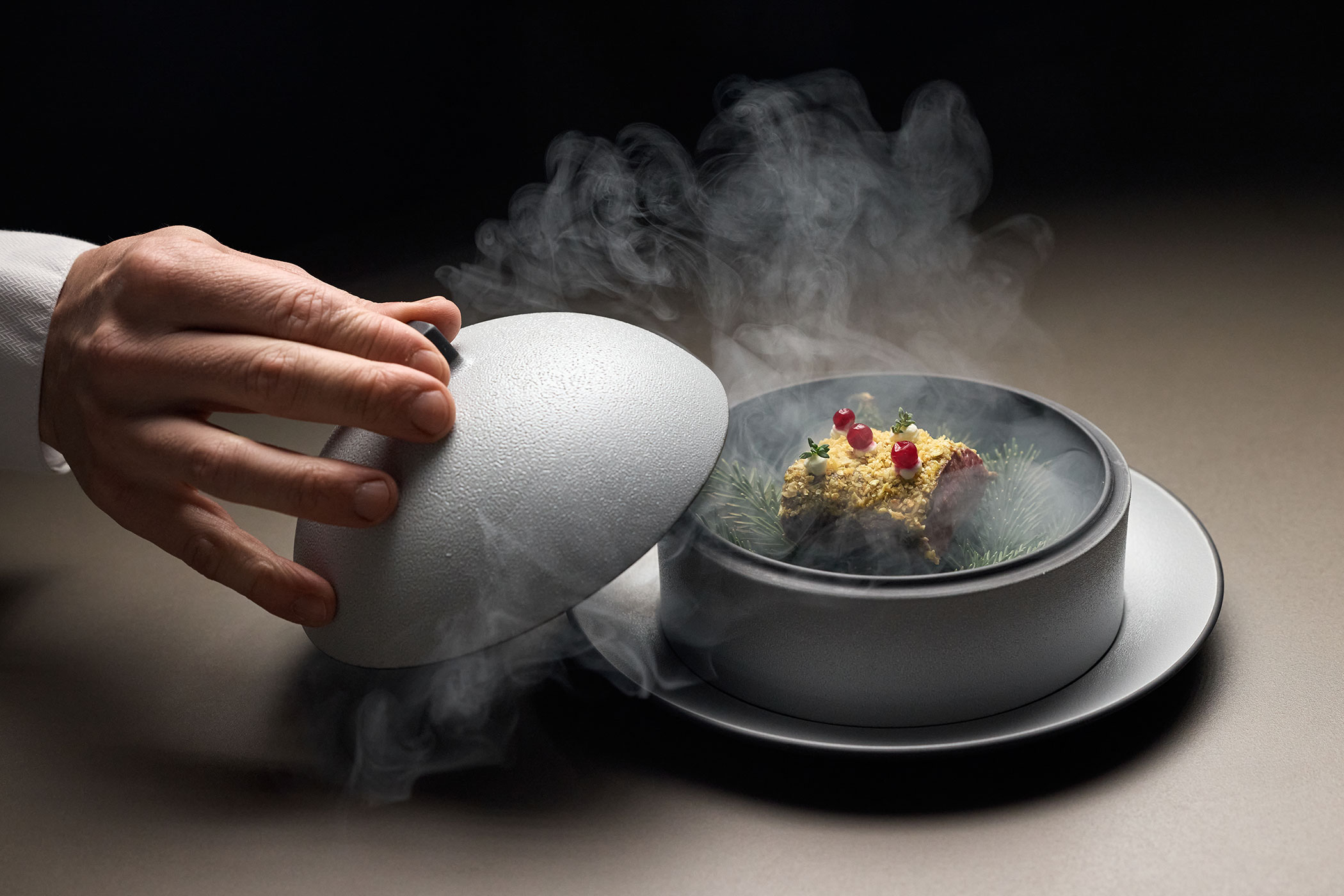 Piatto in una pentola fumante